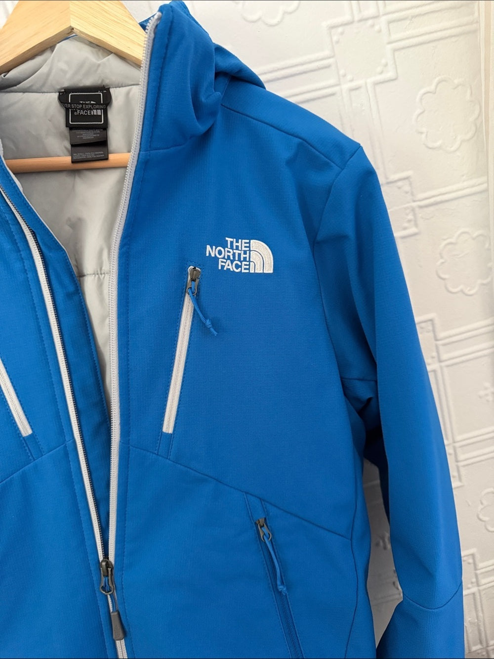 The North Face Men’s Apex Elevation Insulated Jacket Blue Hooded Small