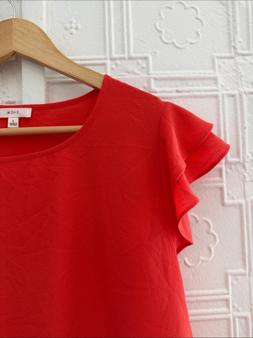 MINE Coral Red Scalloped Hem Flutter Ruffle Sleeve Blouse Top Size L