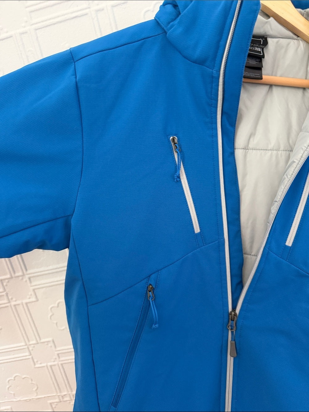 The North Face Men’s Apex Elevation Insulated Jacket Blue Hooded Small