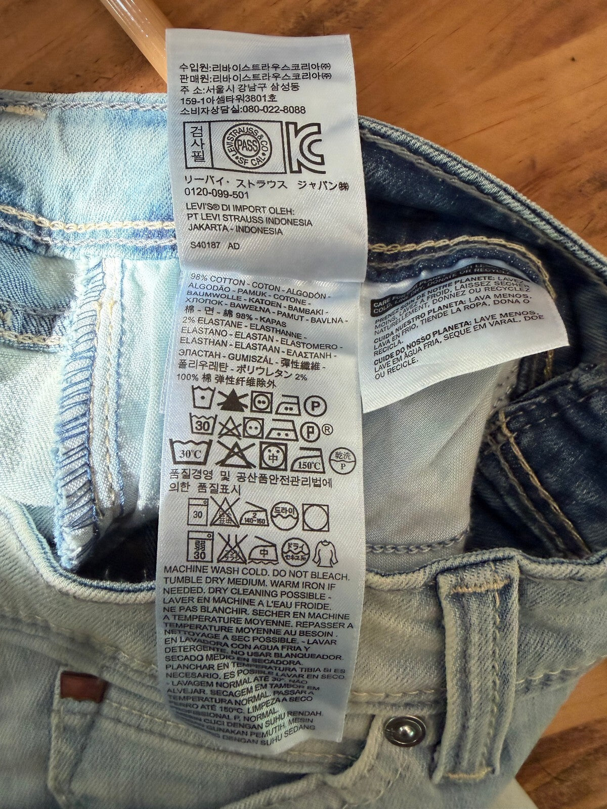Levi's Demi Curve Low Rise Skinny Jeans Light Wash Distressed Size 26 W26 L32