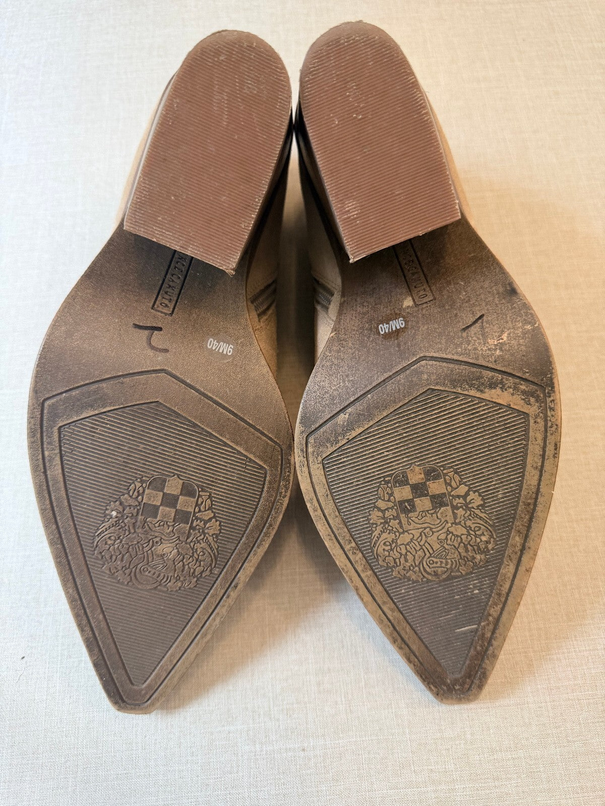 Vince Camuto Golivia Suede Ankle Booties Tan Pointed Toe Block Heel Size 9M