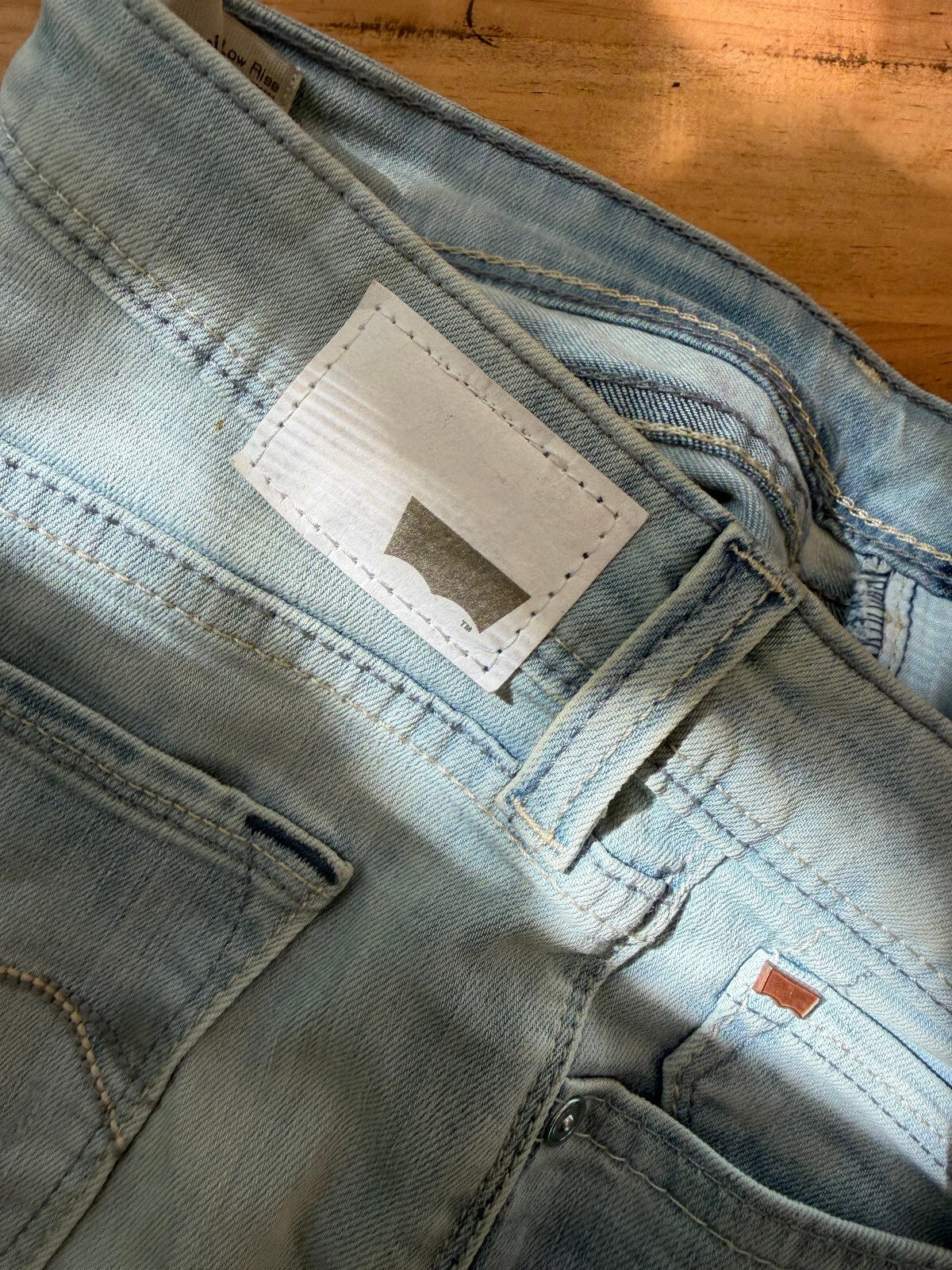 Levi's Demi Curve Low Rise Skinny Jeans Light Wash Distressed Size 26 W26 L32