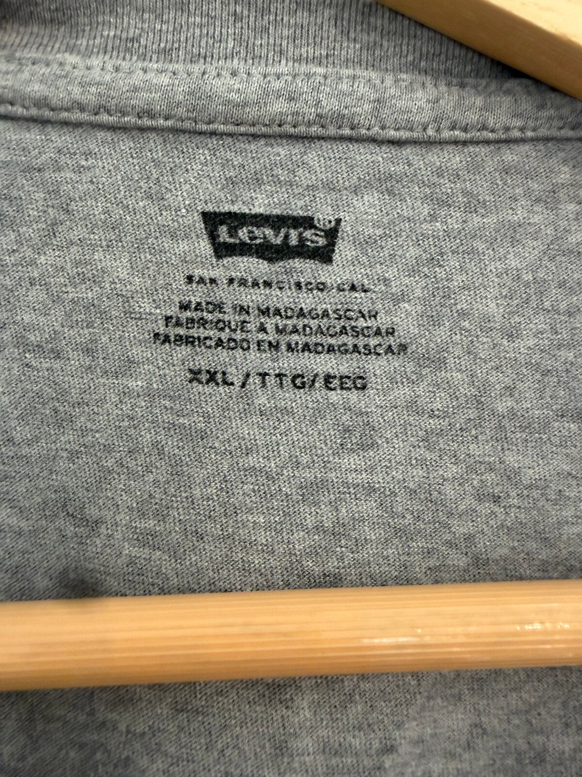 Levi's XXL Heather Gray Short-Sleeve T-Shirt w/ Maroon Batwing Logo