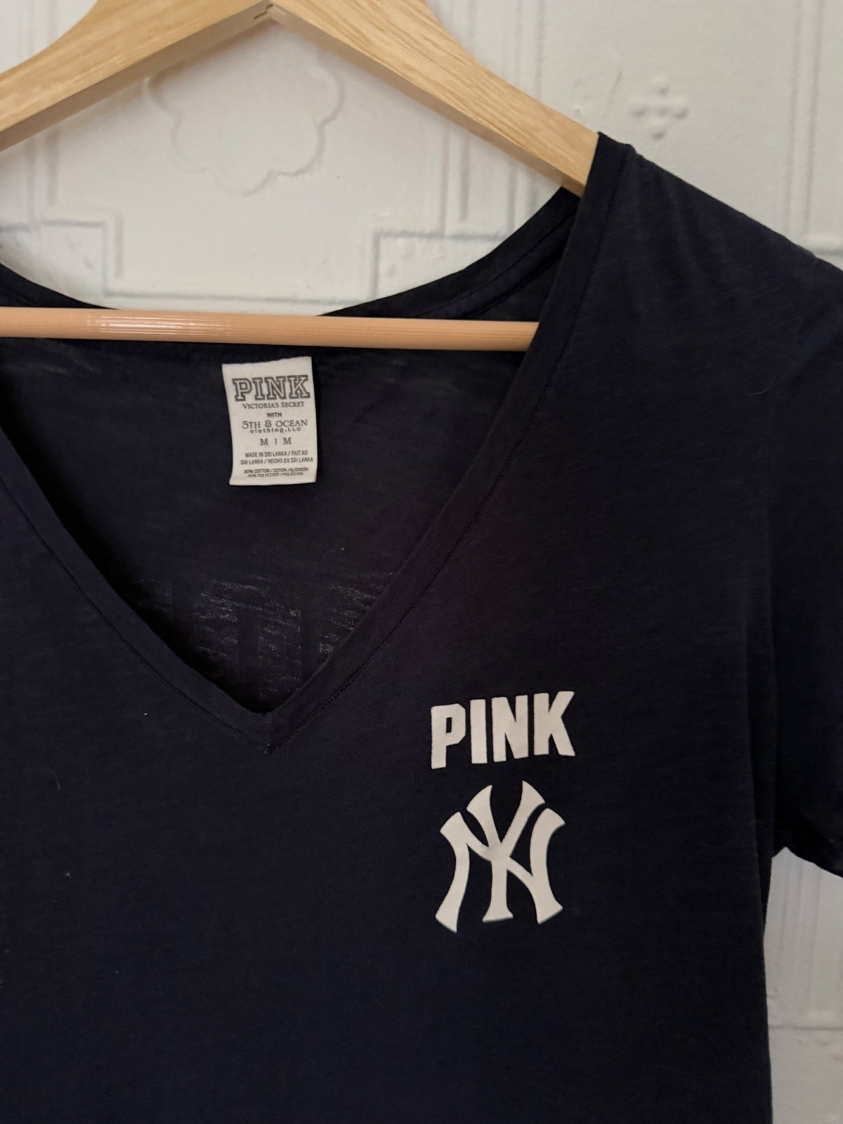 Victorias Secret PINK NY Yankees V Neck Tee Medium⁠