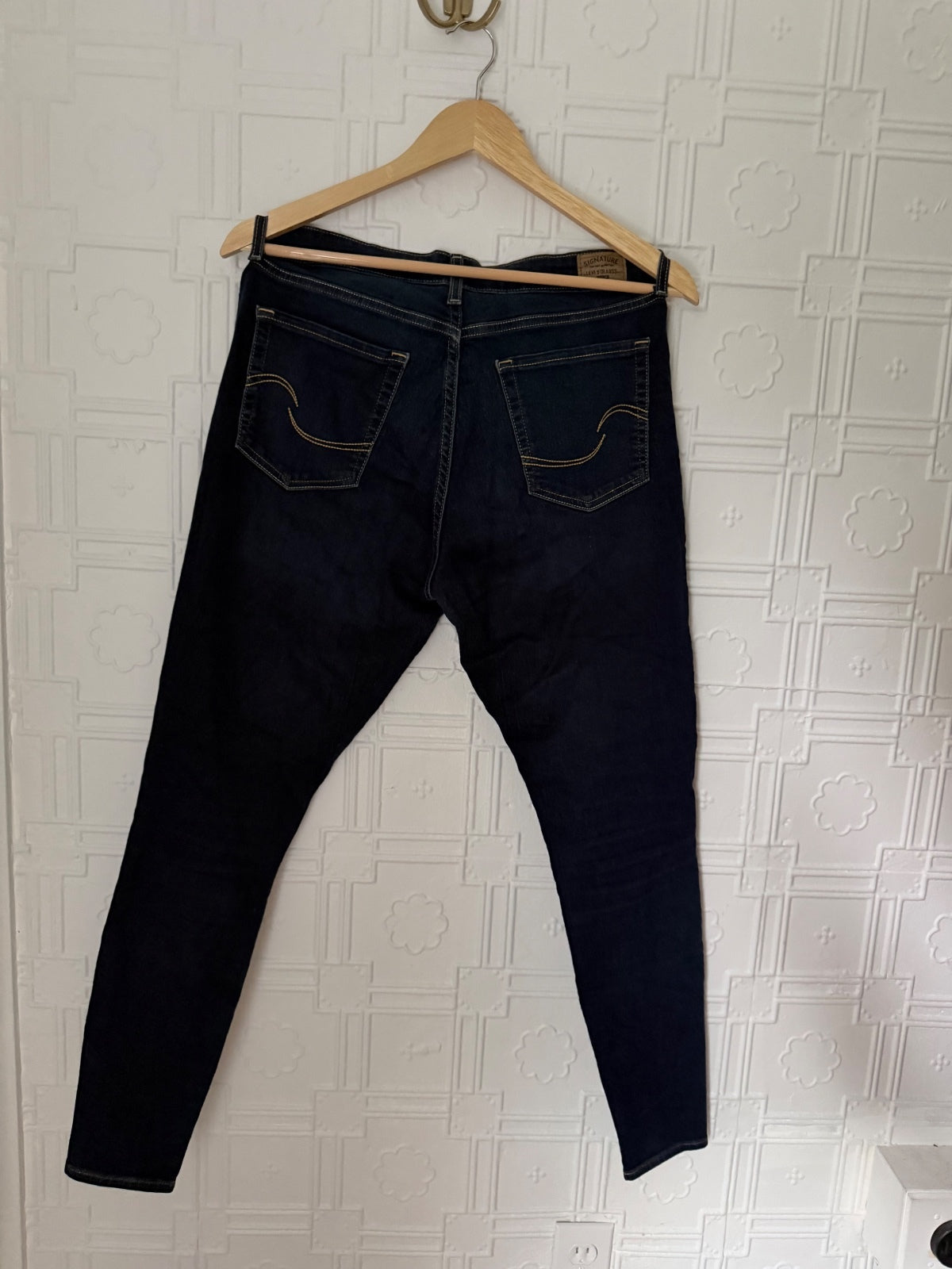Signature by Levi Strauss & Co. Mid Rise Skinny Jeans Dark Wash Size 12M W31 L30