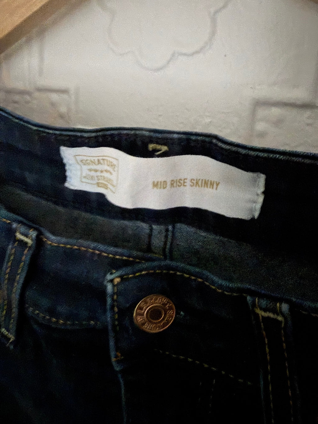 Signature by Levi Strauss & Co. Mid Rise Skinny Jeans Dark Wash Size 12M W31 L30