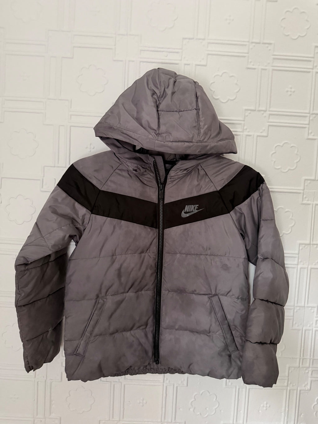 Nike Boys Size 7 Gray & Black Hooded Chevron Puffer Jacket Winter Coat