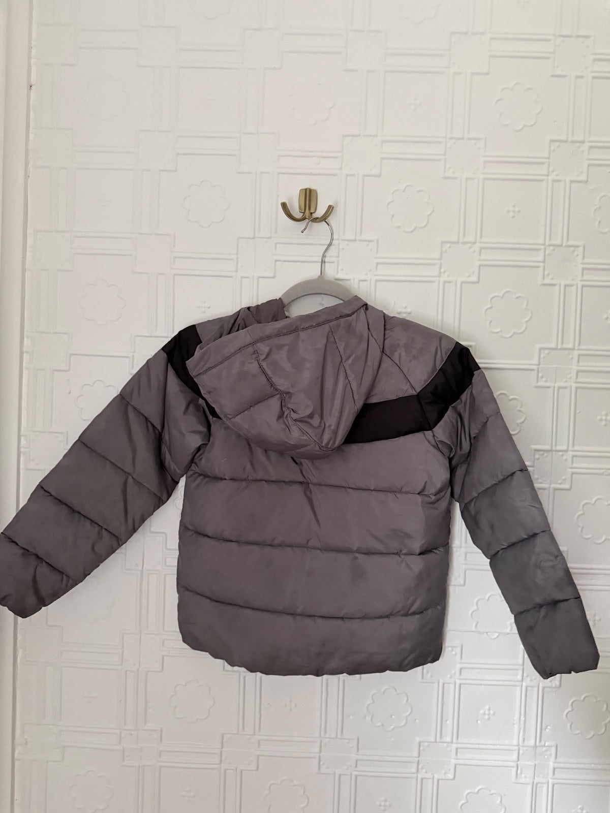Nike Boys Size 7 Gray & Black Hooded Chevron Puffer Jacket Winter Coat