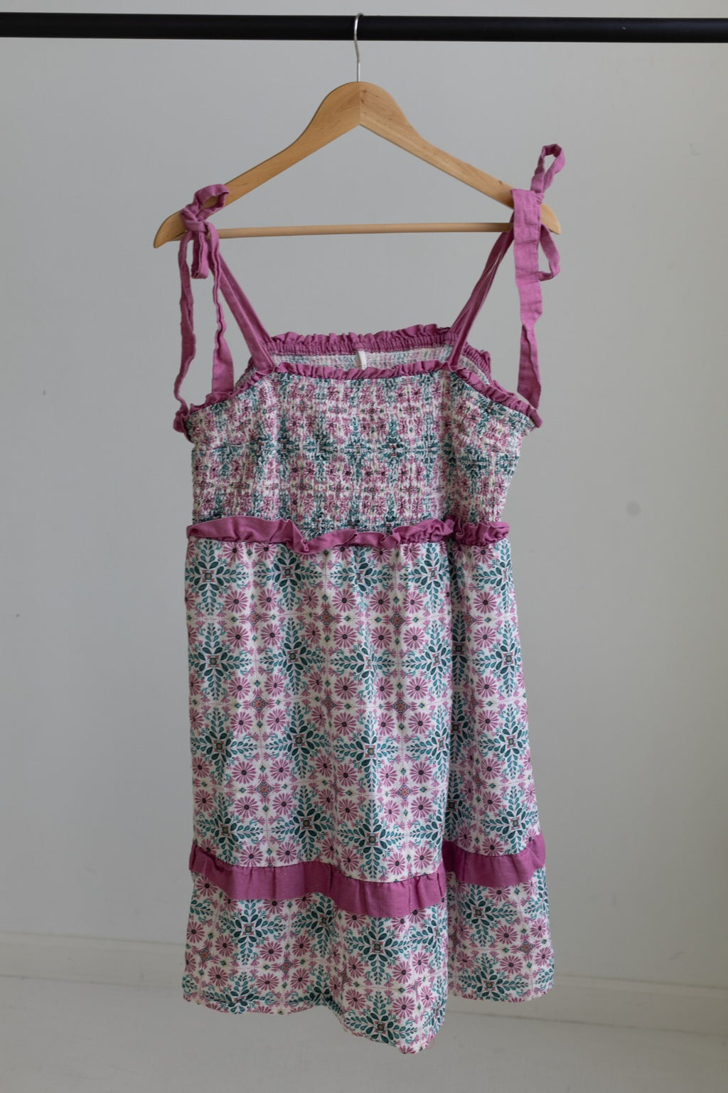 Anthropologie Smocked Floral Linen Blend Dress 2X Pink Tie Straps Ruffle Mini