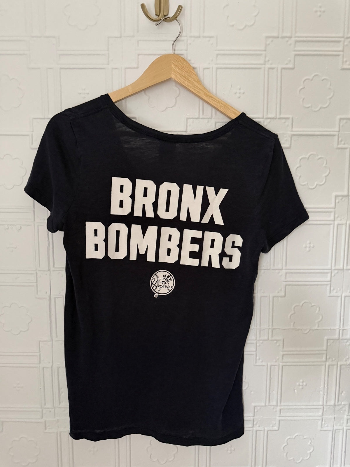 Victorias Secret PINK NY Yankees V Neck Tee Medium⁠