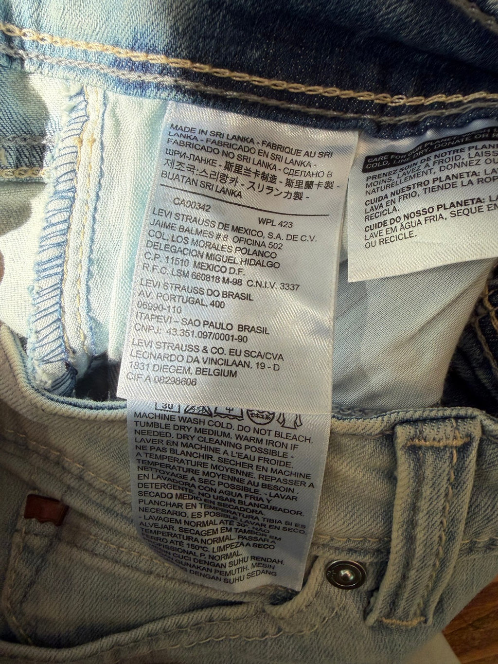 Levi's Demi Curve Low Rise Skinny Jeans Light Wash Distressed Size 26 W26 L32