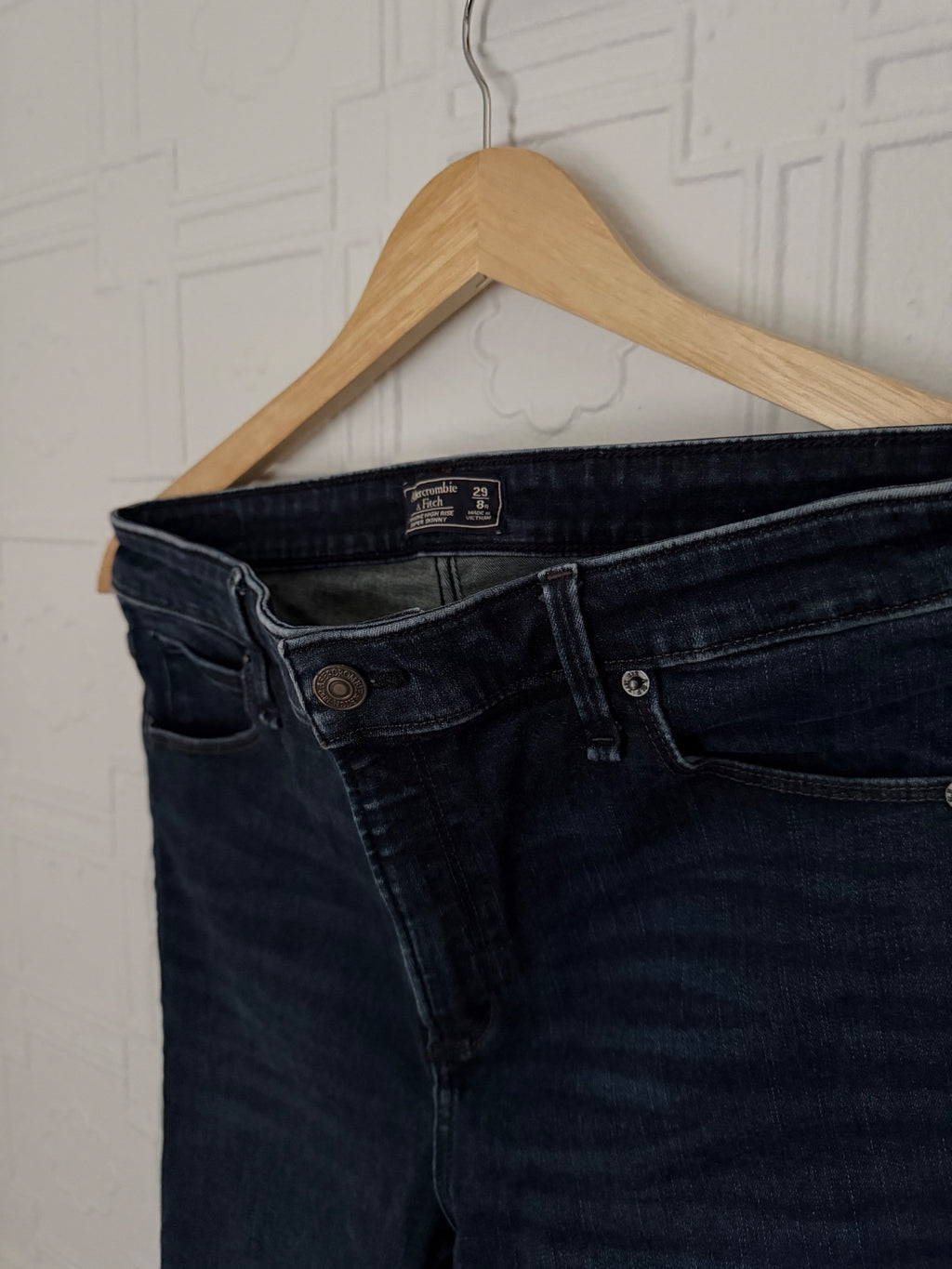 Abercrombie & Fitch Simone High Rise Super Skinny Jeans Dark Wash Size 29 / 8R