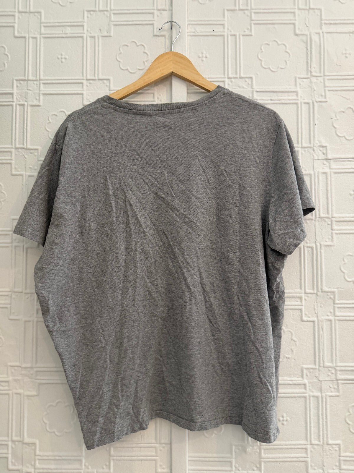 Levi's XXL Heather Gray Short-Sleeve T-Shirt w/ Maroon Batwing Logo