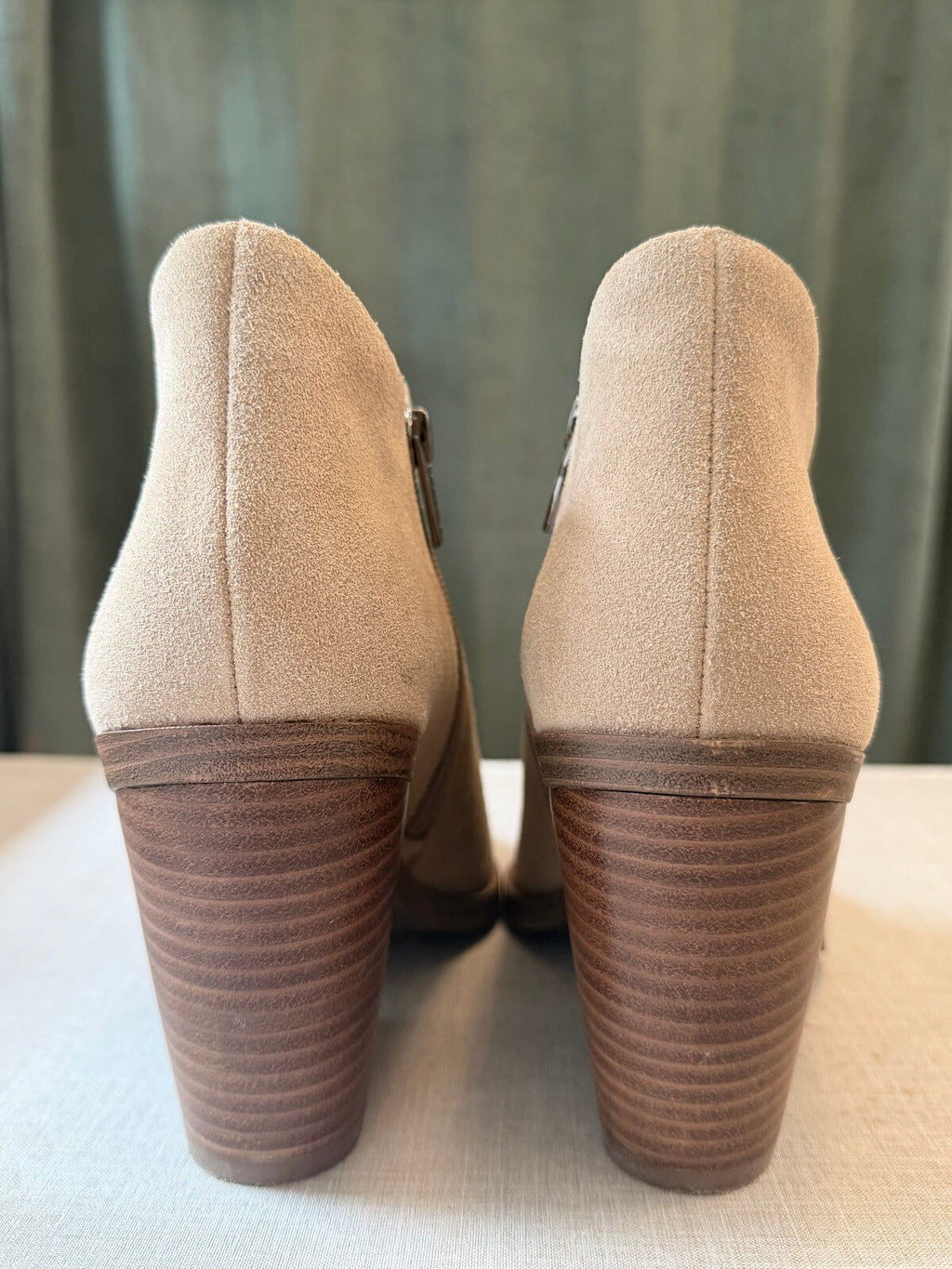 Vince Camuto Golivia Suede Ankle Booties Tan Pointed Toe Block Heel Size 9M
