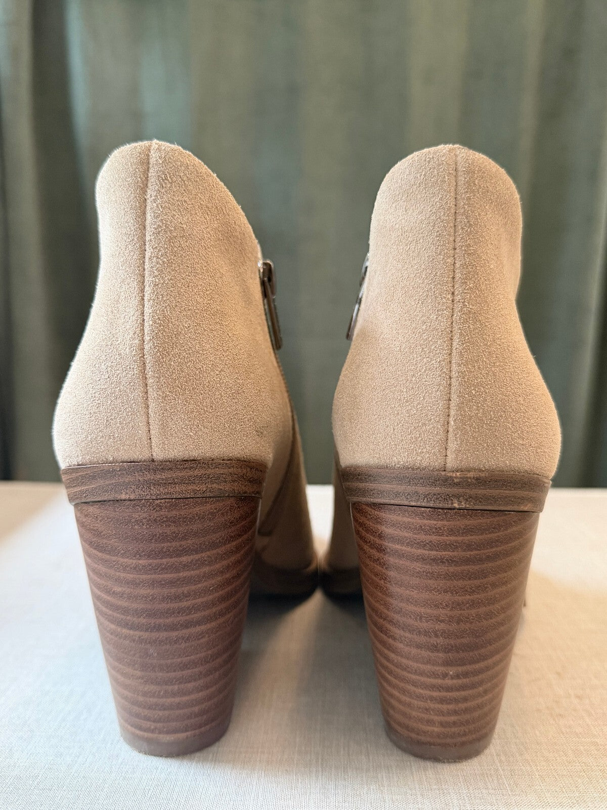 Vince Camuto Golivia Suede Ankle Booties Tan Pointed Toe Block Heel Size 9M