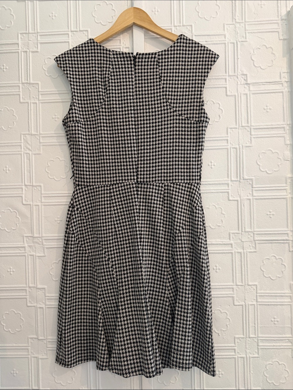 Merona Black & White Houndstooth Cap Sleeve Dress Size L