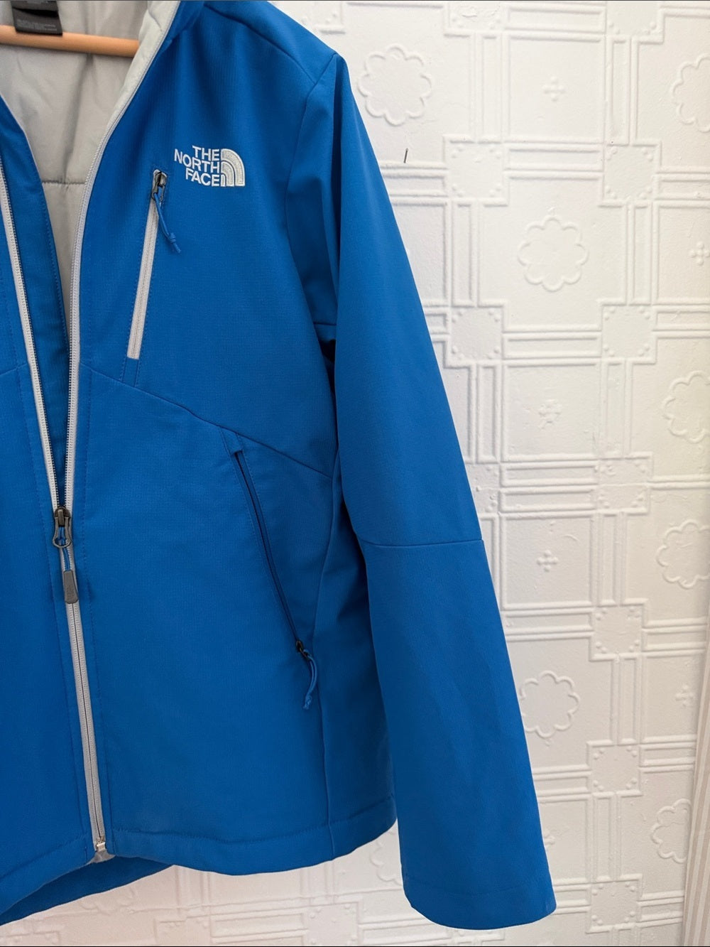 The North Face Men’s Apex Elevation Insulated Jacket Blue Hooded Small