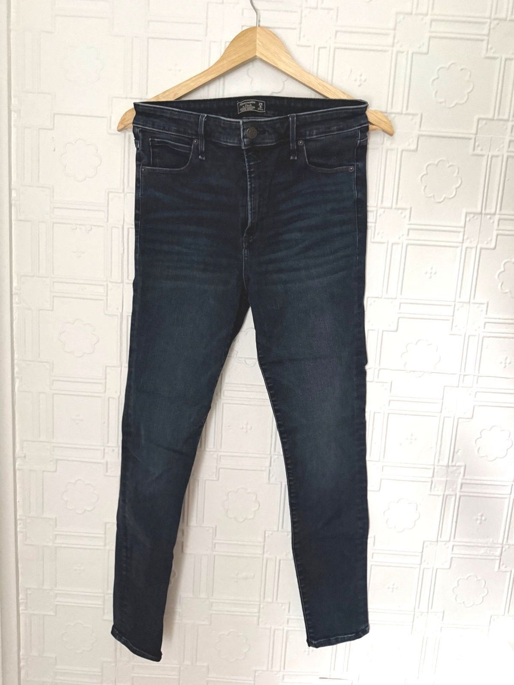 Abercrombie & Fitch Simone High Rise Super Skinny Jeans Dark Wash Size 29 / 8R