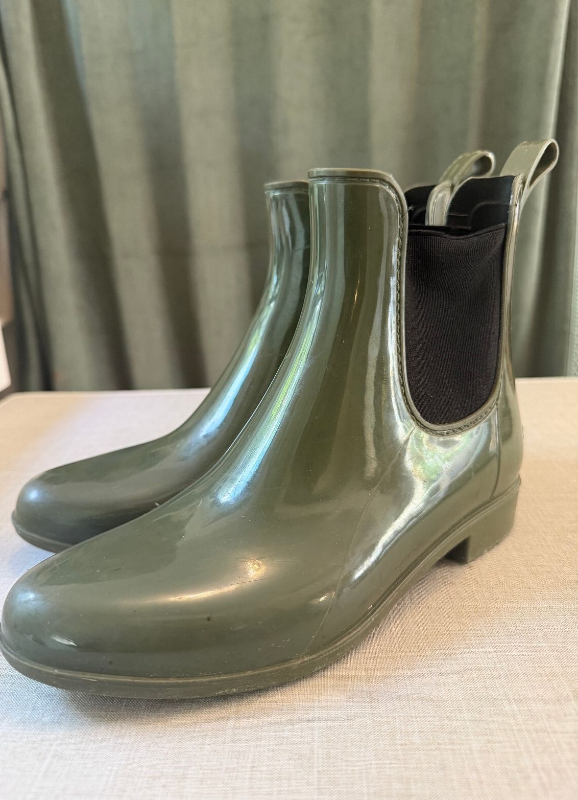 J.Crew Olive Green Chelsea Rain Boots Size 6 Waterproof Ankle Booties Size 6