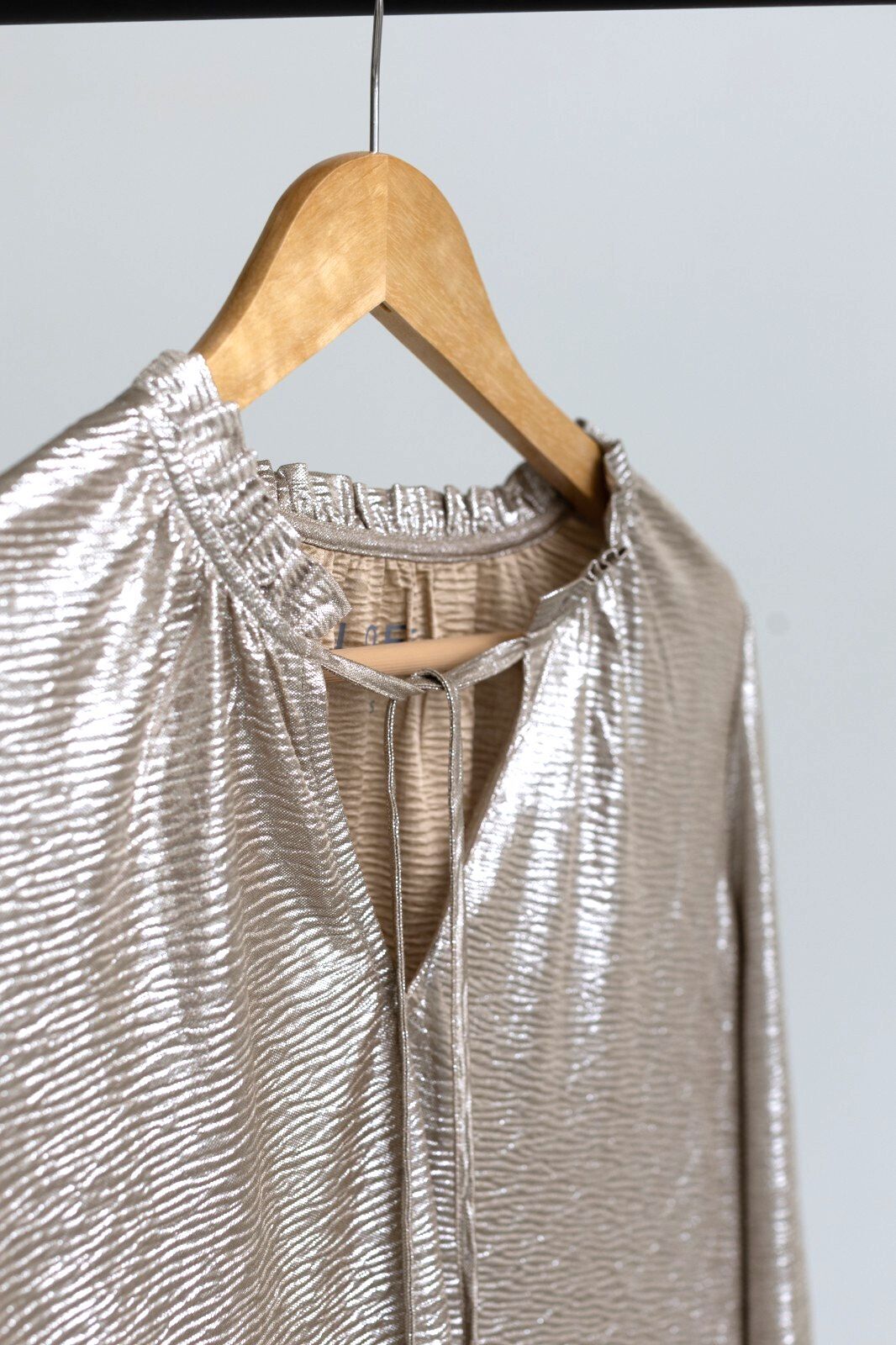 LOFT Metallic Shimmer Ruffle Tie Neck Blouse Gold Champagne Sz S