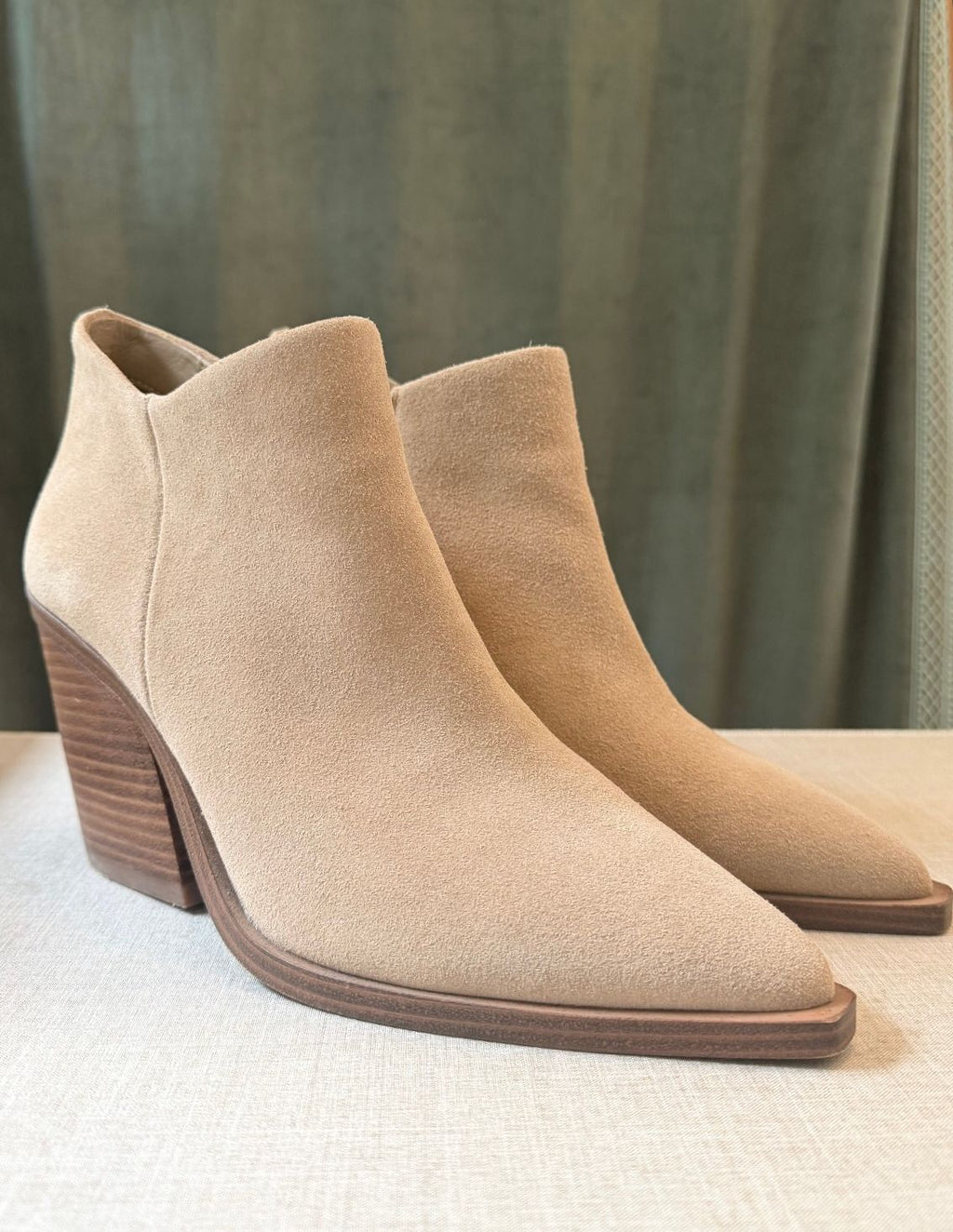 Vince Camuto Golivia Suede Ankle Booties Tan Pointed Toe Block Heel Size 9M