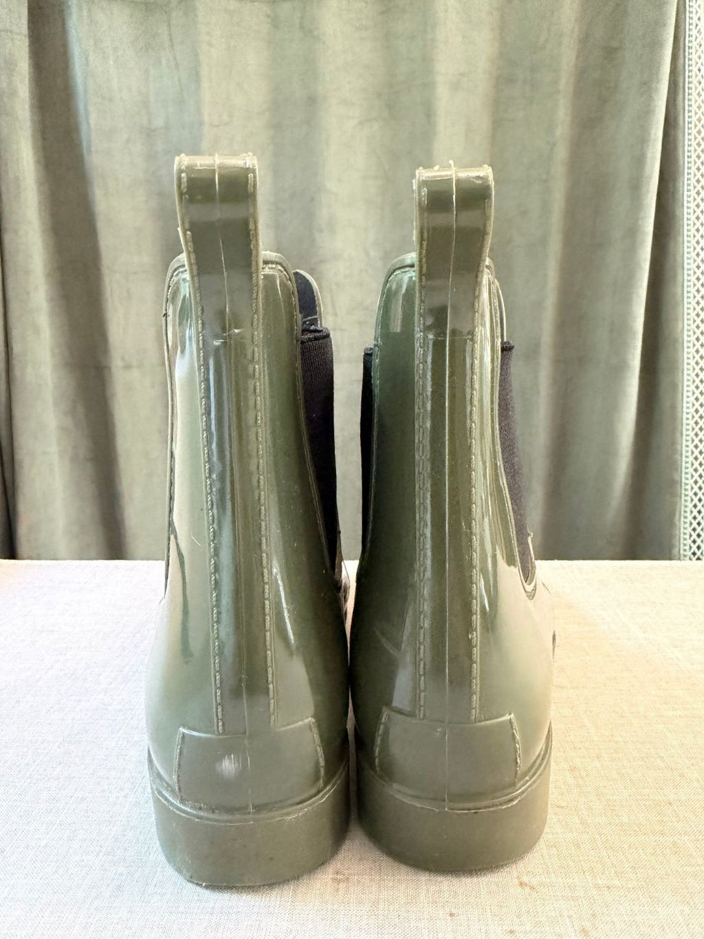 J.Crew Olive Green Chelsea Rain Boots Size 6 Waterproof Ankle Booties Size 6