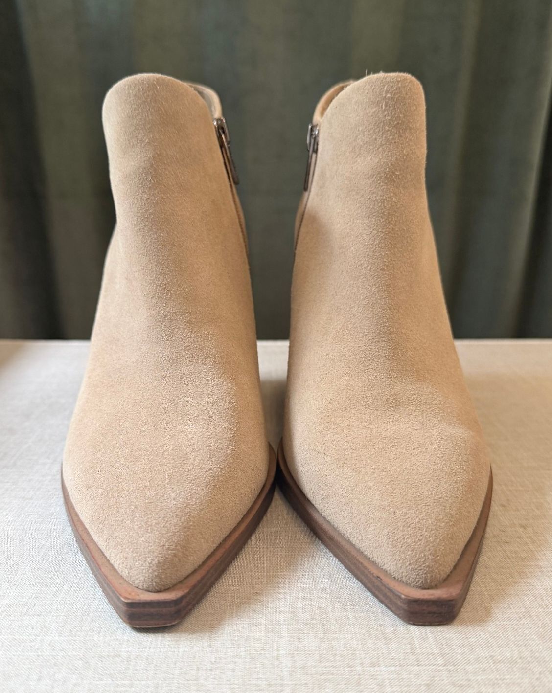 Vince Camuto Golivia Suede Ankle Booties Tan Pointed Toe Block Heel Size 9M