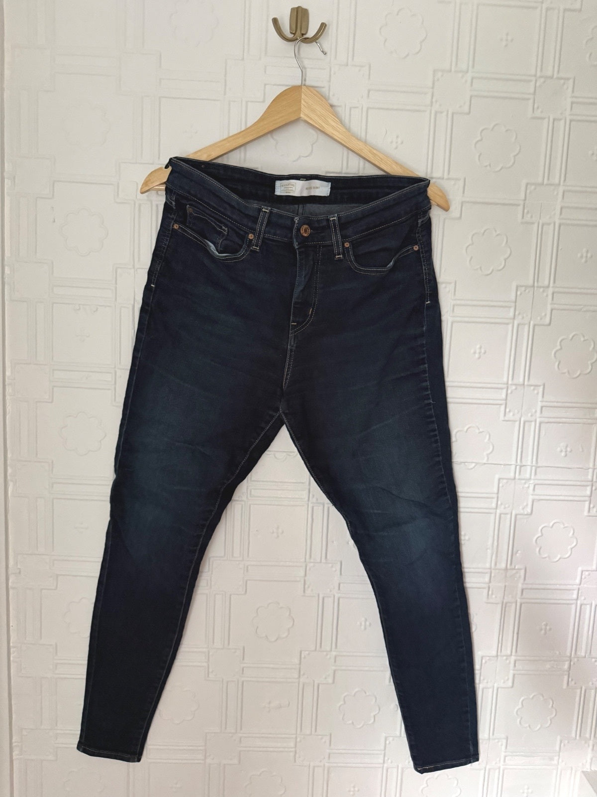 Signature by Levi Strauss & Co. Mid Rise Skinny Jeans Dark Wash Size 12M W31 L30