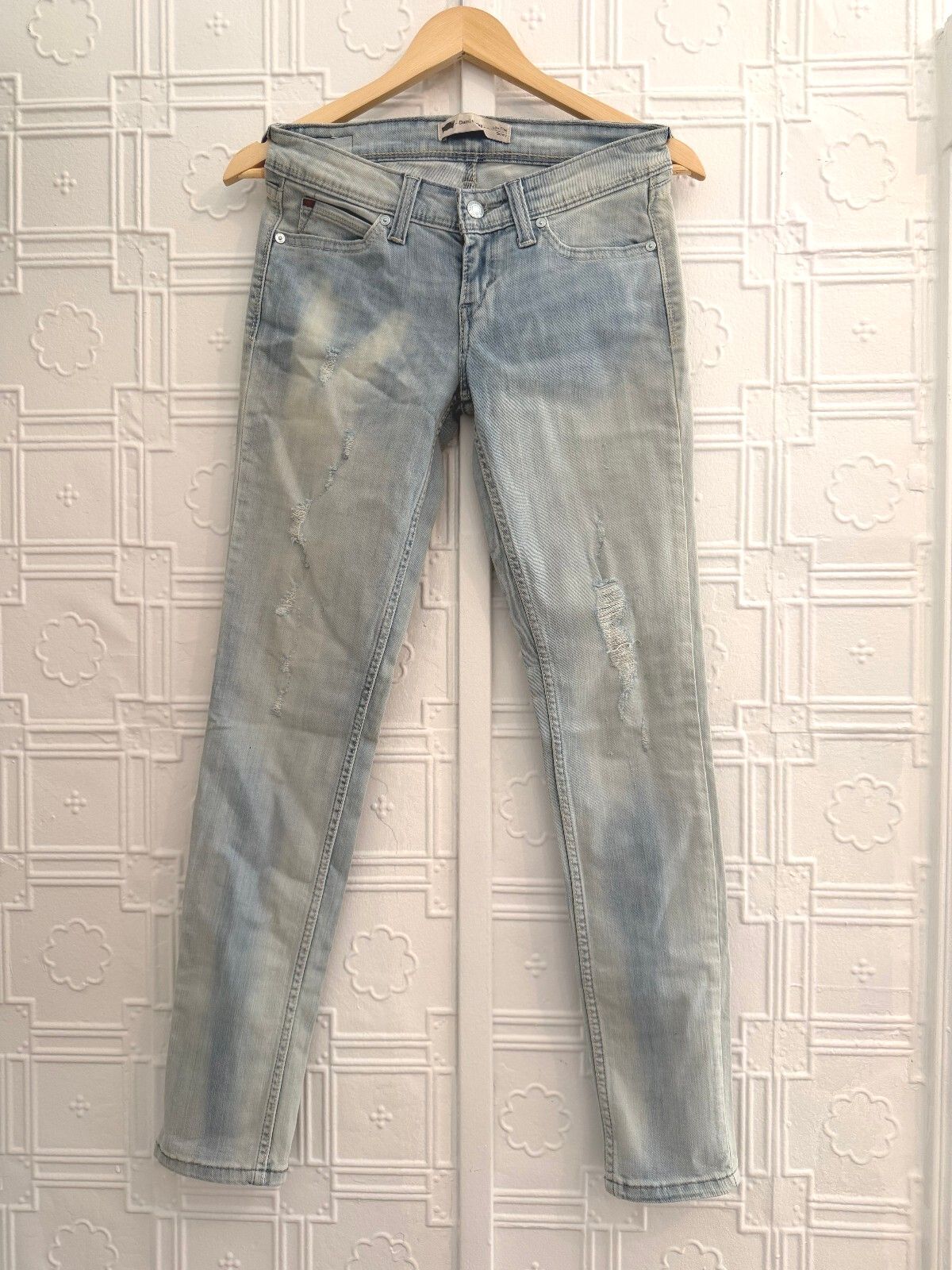 Levi's Demi Curve Low Rise Skinny Jeans Light Wash Distressed Size 26 W26 L32