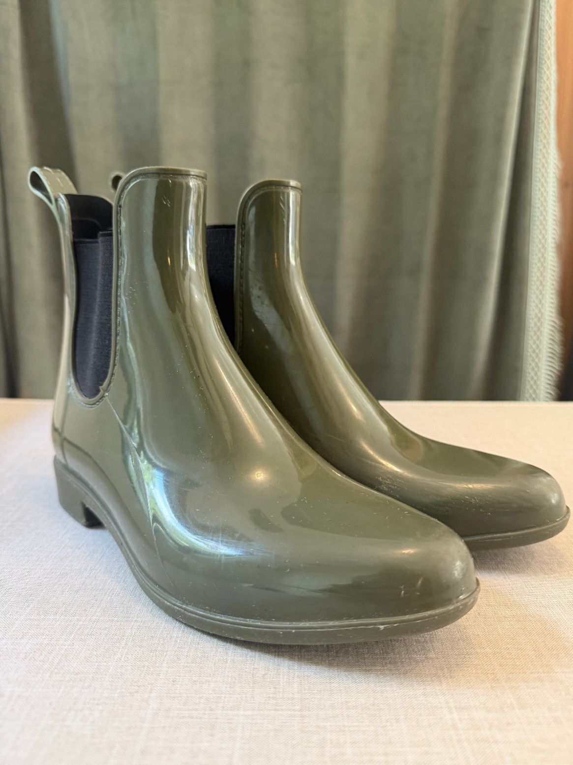 J.Crew Olive Green Chelsea Rain Boots Size 6 Waterproof Ankle Booties Size 6
